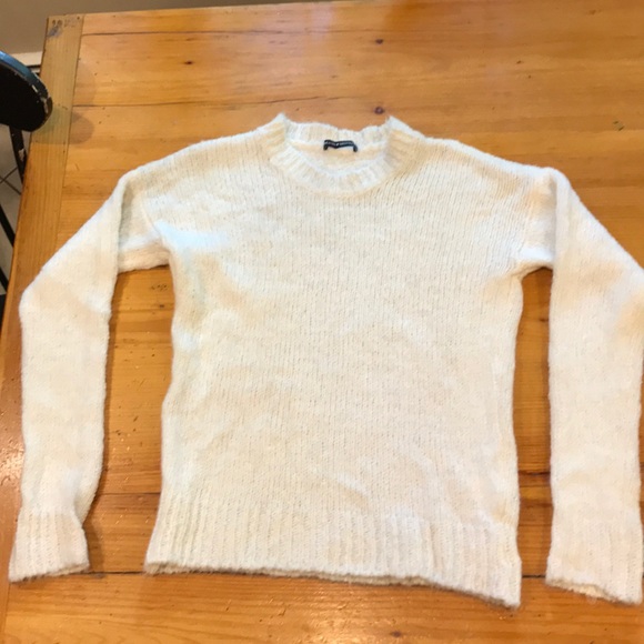 Brandy Melville Sweaters - Brandy Melville off white sweater nice condition